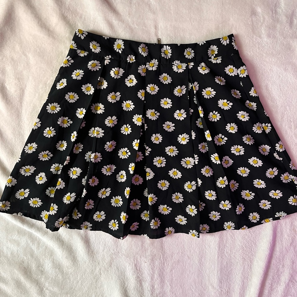 Pleated daisy skirt. Size small.